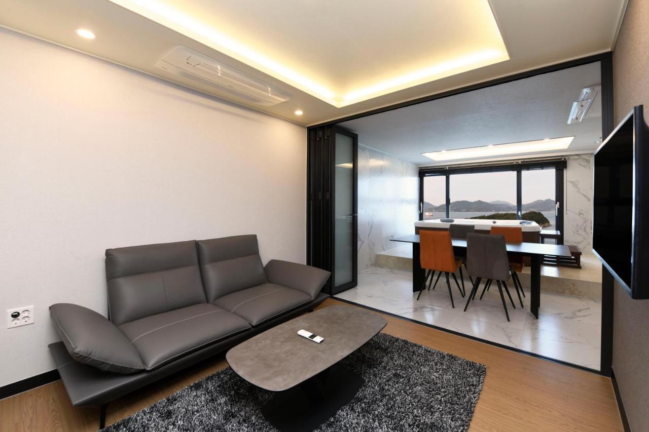 Utop Marina Hotel & Resort Yeosu Extérieur photo